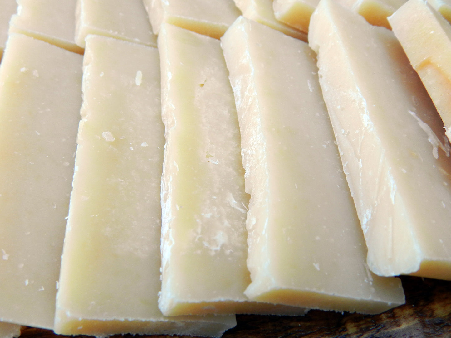 Botanical Wash - Organic Rosemary, Tea Tree, Clove Artisan Guest Shampoo Bar