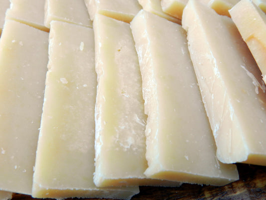 Botanical Wash - Organic Rosemary, Tea Tree, Clove Artisan Guest Shampoo Bar